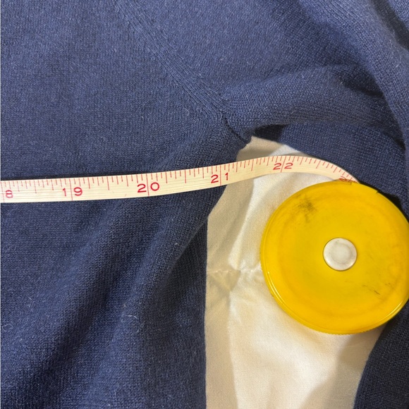 TSE Men's Zip-Up Reversible Sweater in Navy and Cream - Picture 4 of 6